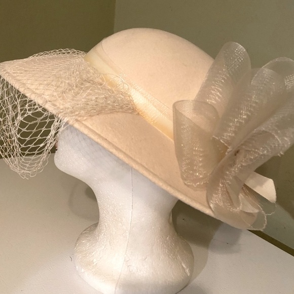 Beautiful Lt. Ivory Wool Sonni of S. F. Church Dress Hat - Picture 5 of 8